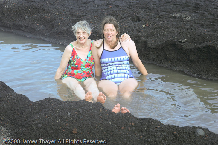 Marilyn and Marieke enjoy the hottub.